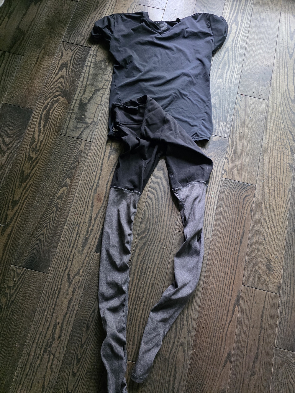 Alo Run Legings And Tshirt Bundle